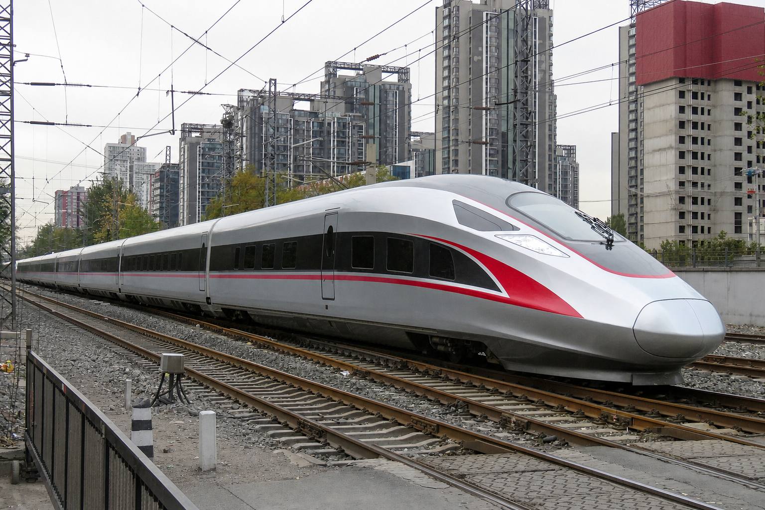 A Fuxing high-speed train at a station